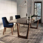dining rooms with round tables